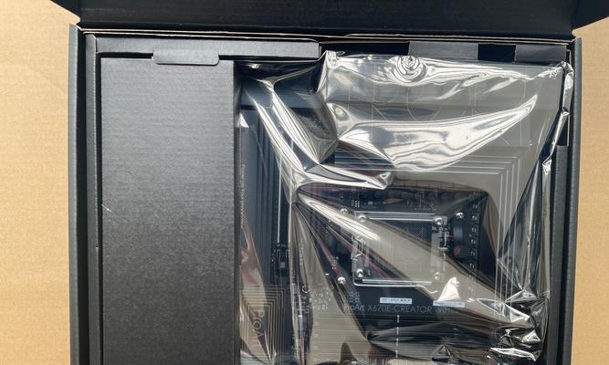 华硕GTX670（一款令人惊叹的顶级显卡，为电脑游戏带来极致体验）