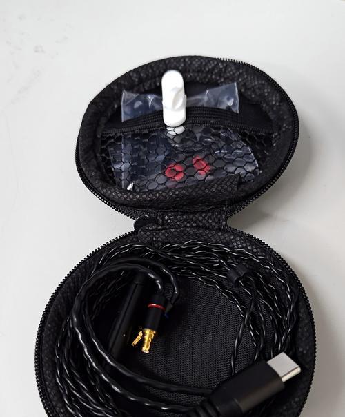 森海塞尔PX100耳机（全面评估森海塞尔PX100耳机的音质、舒适度和设计细节）